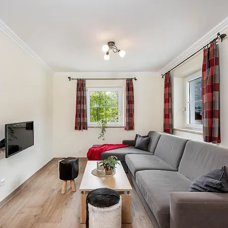 Edelweiss Apartment *